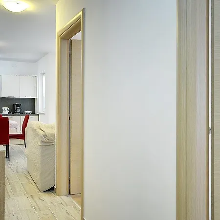 Elviana Apartamento *
