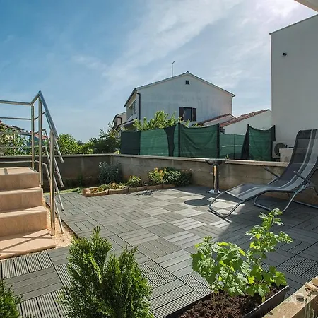 Elviana Apartment *