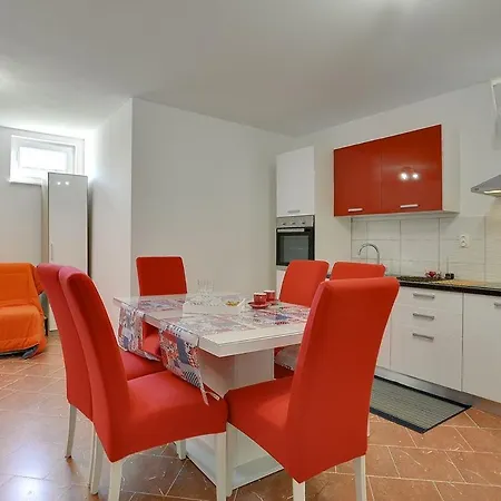 Apartment Elviana *