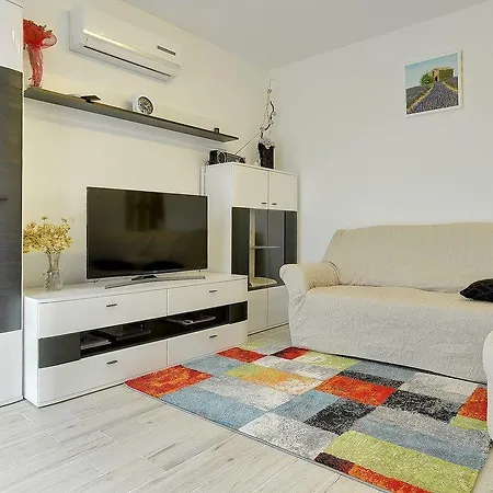Apartament Elviana *