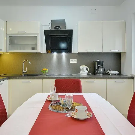 Elviana Apartament *